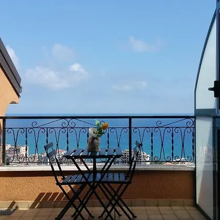 Les Bijoux Apartment *